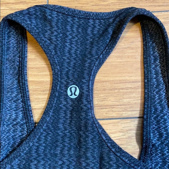 Lululemon tank top size 2 - Picture 4 of 4